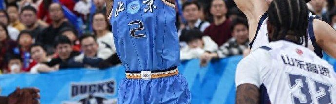 世界杯手机观看-高昂买断费+大合同！北京首钢签约新外援内幕，许利民挑了一个月